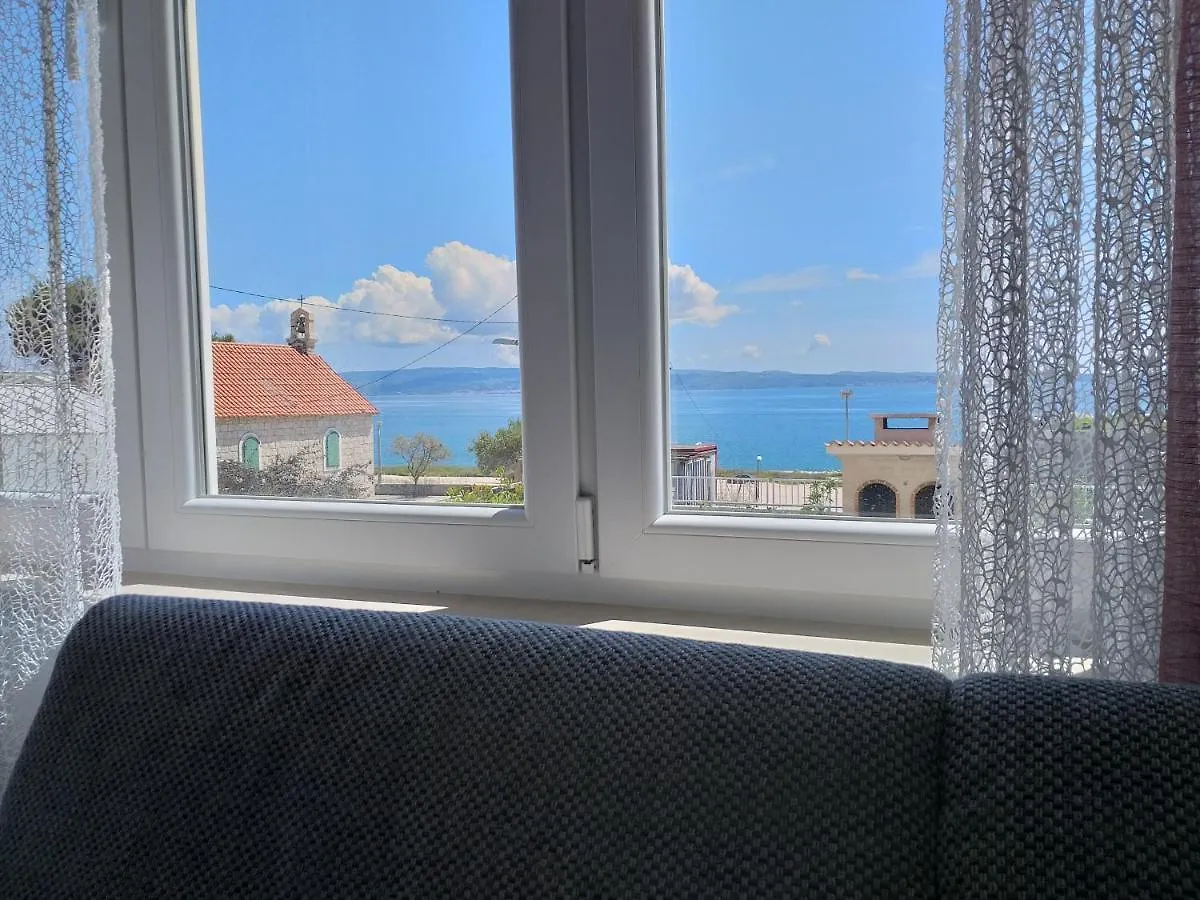 Blue Sky Split Apartment