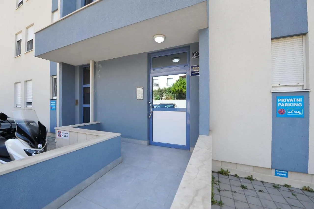 Blue Sky Split Apartment 0*,